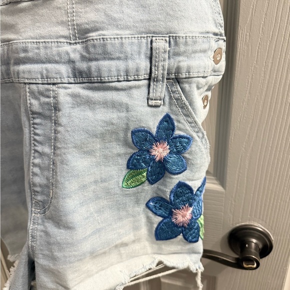 No Boundaries Light Blue Denim Overalls with Floral Embroidery Juniors XXL (19) - Picture 3 of 11